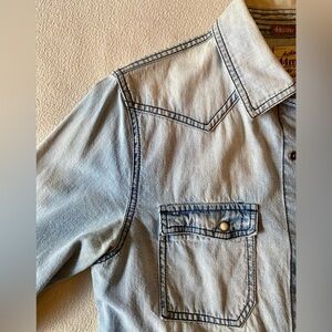 Light-wash Western-style Denim Button-down